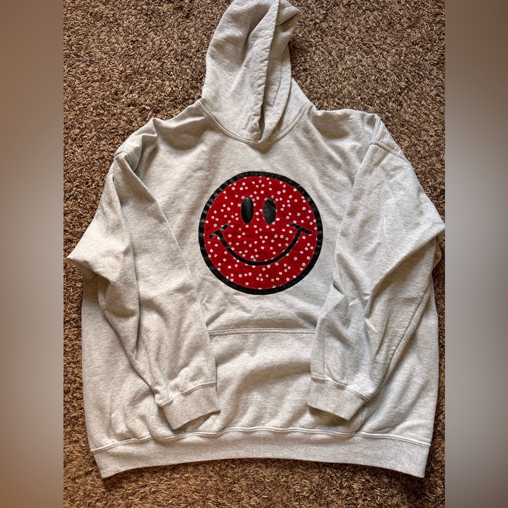 Grey and red Skullhouse smiley hoodie